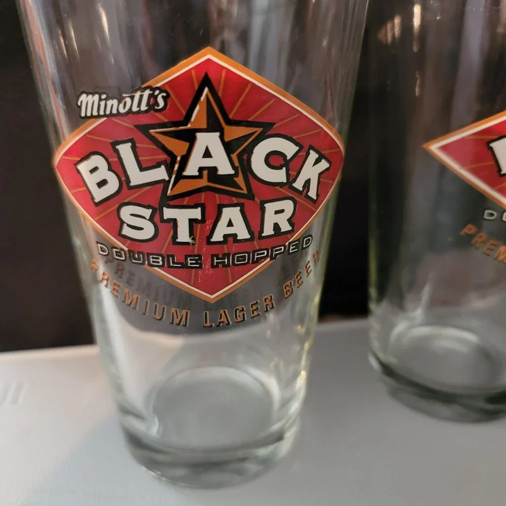 Minott's Black Star Lager Beer Glasses Set of 4 Barware Red Black Logo JJ1500